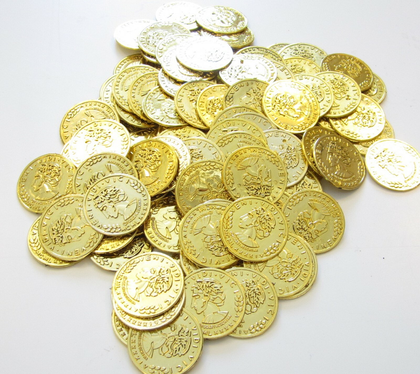 50 PLASTIC GOLD COINS PIRATE TREASURE CHEST PLAY MONEY BIRTHDAY PARTY FAVORS