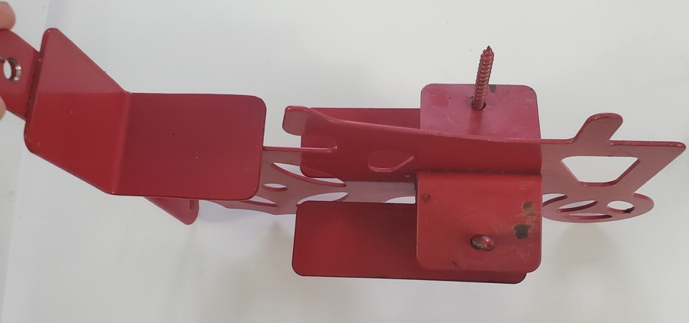 Stokes Select Tractor Corn Cob Feeder, Red, Powder-Coated, Post Mounting