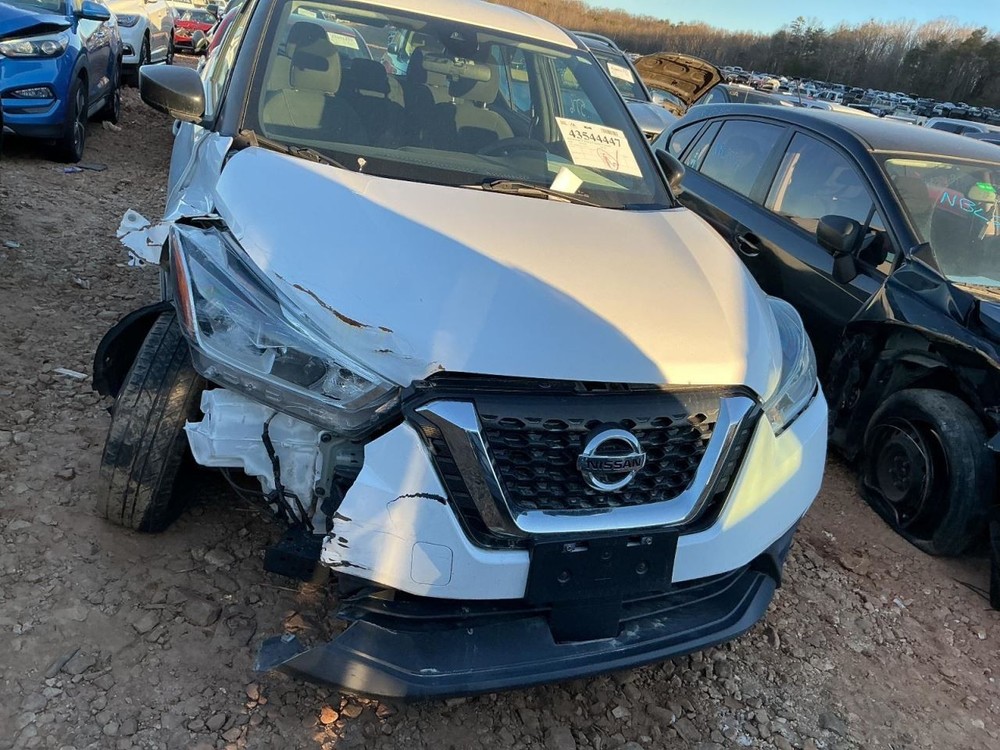 KICKS 2020 Glove Box 4912805