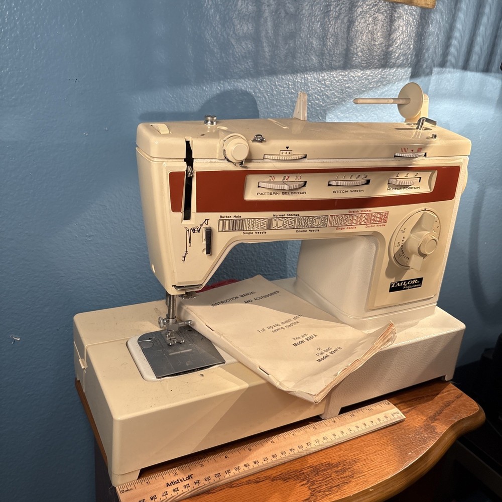 Tailor Professional 834 Sewing Machine AS IS just the machine