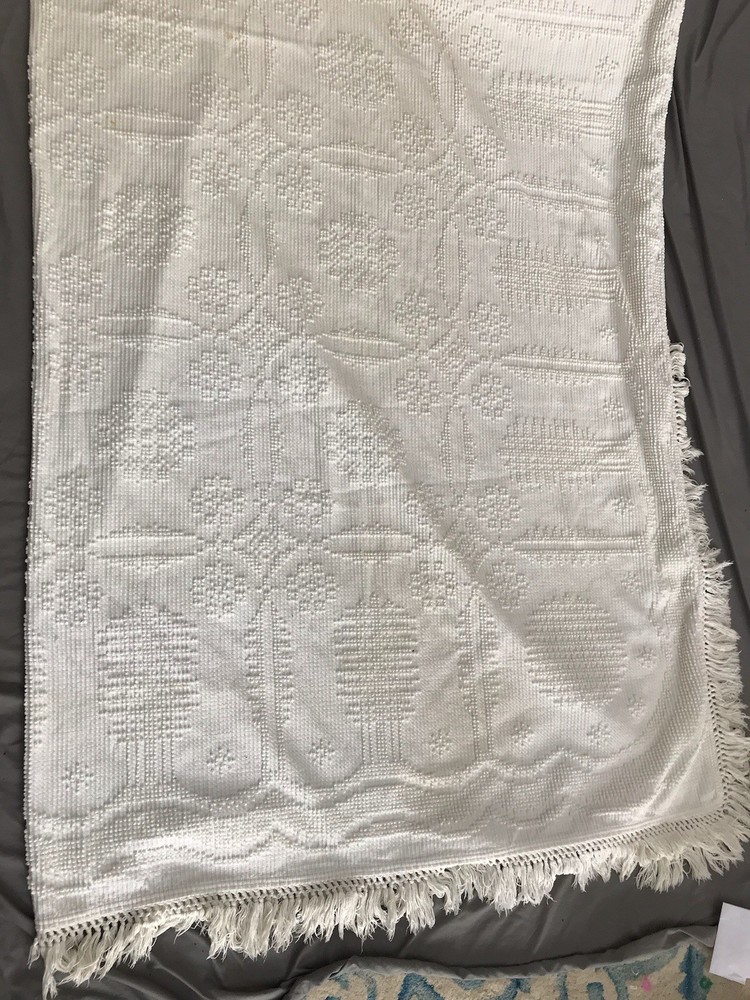 Bates Chenille Bed Spread With Fringe 90x110”