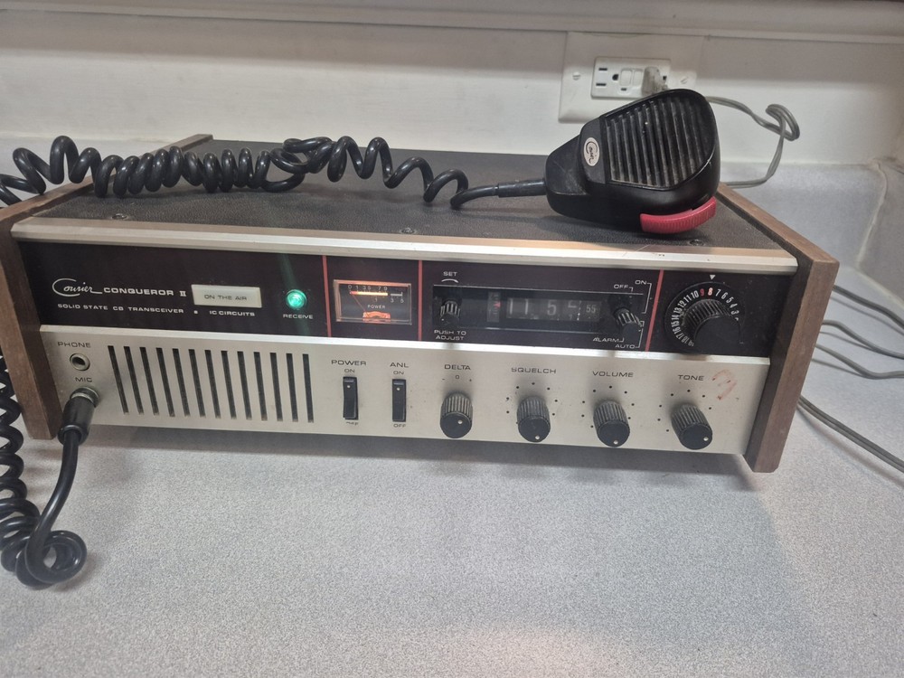 Courier Conqueror II CB Solid State Transceiver TESTED