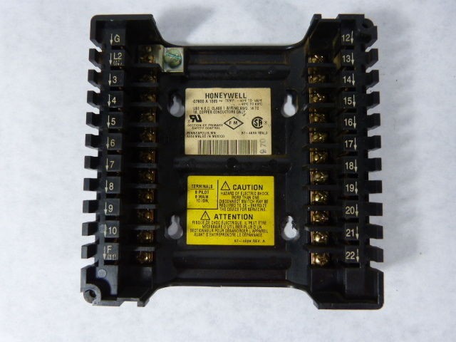 Honeywell Q7800A-1005 Universal Sub-base USED