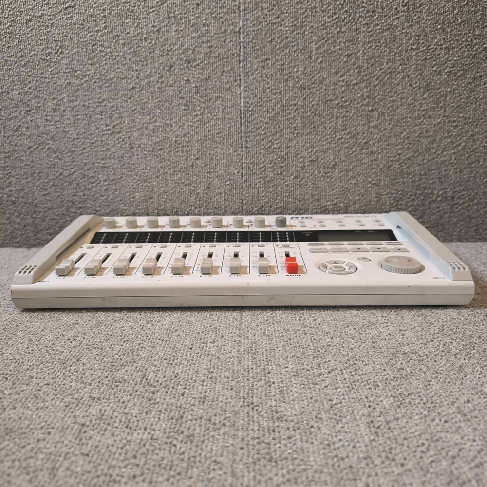 ZOOM R16 Portable Multitrack Recorder Controller and Interface Body Only ※READ