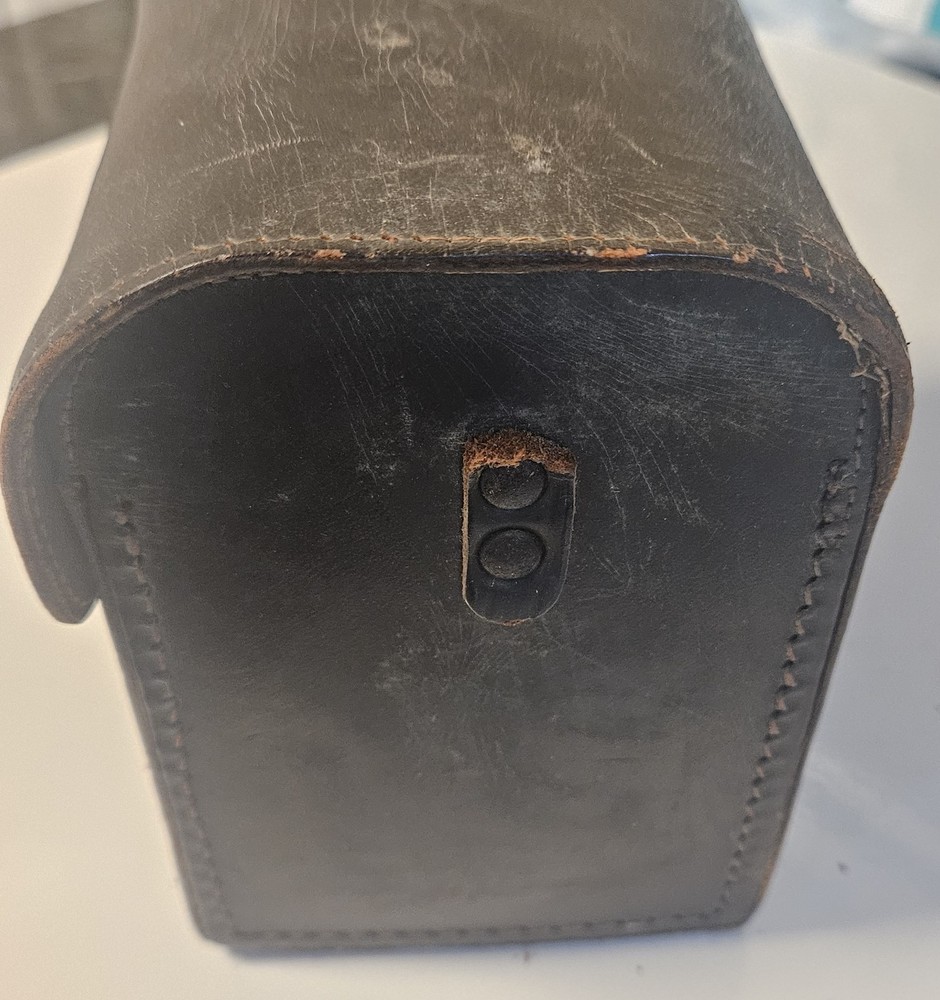 Vintage Revere Eight Model 99 Camera With Case