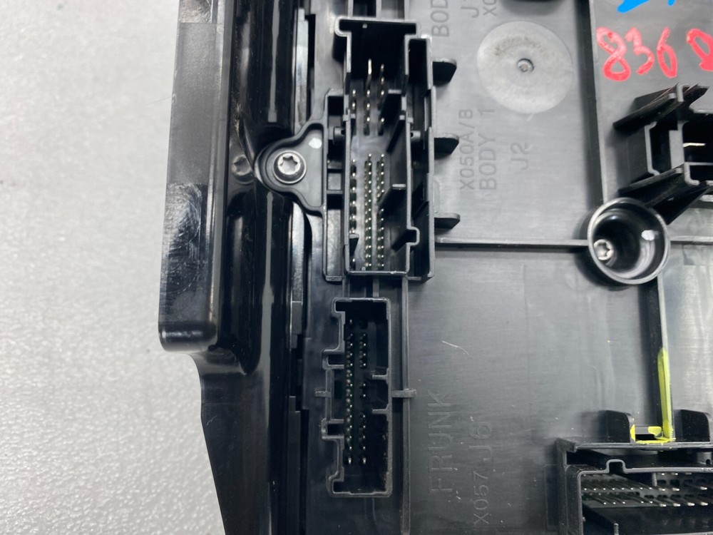 ⭕20-24 Tesla Model Y Right Low Voltage Controller Electronic Module 1497846-00-F