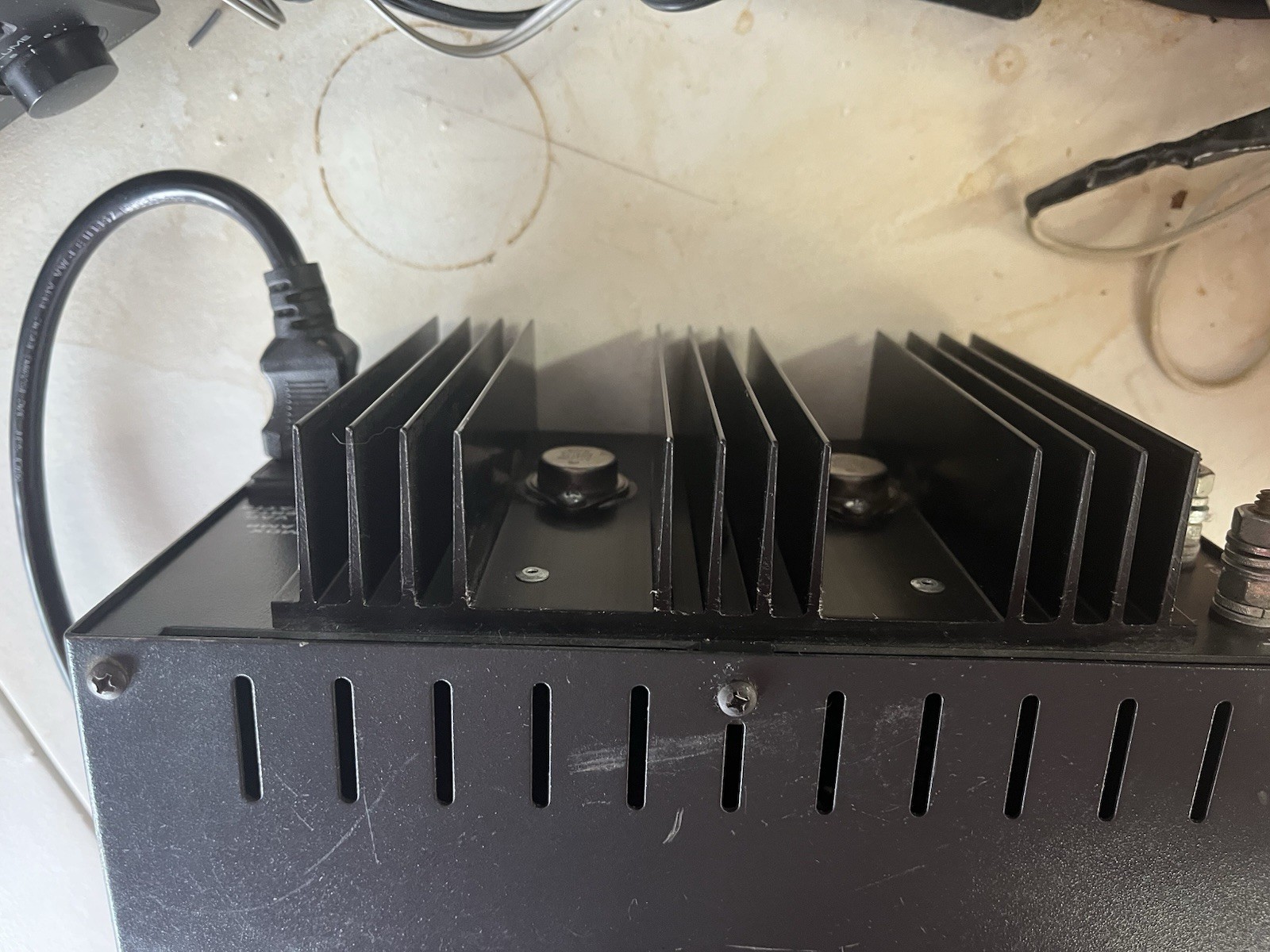 Astron RS-20A 13.8VDC 20A Linear / 16A Continuous Power Supply