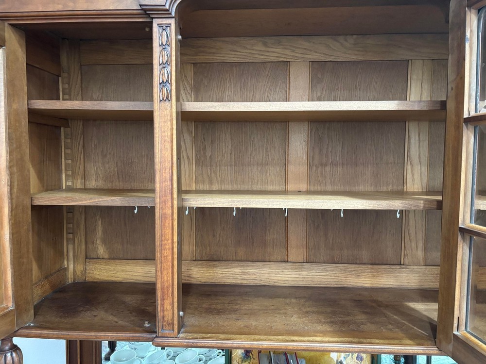 antique buffet a deux corps