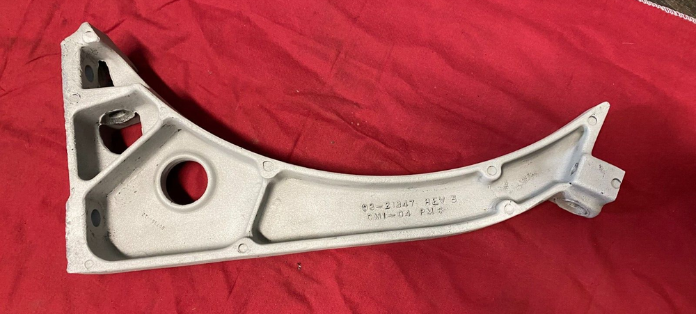 USED: Freightliner fuel tank, mount bracket support strap 03-21347