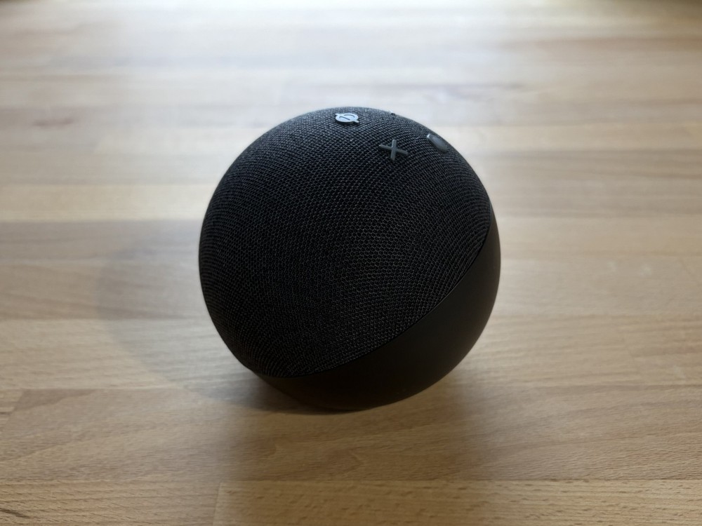Amazon Echo Dot (4th Generation, Charcoal) w/ Charger [Pre-owned]