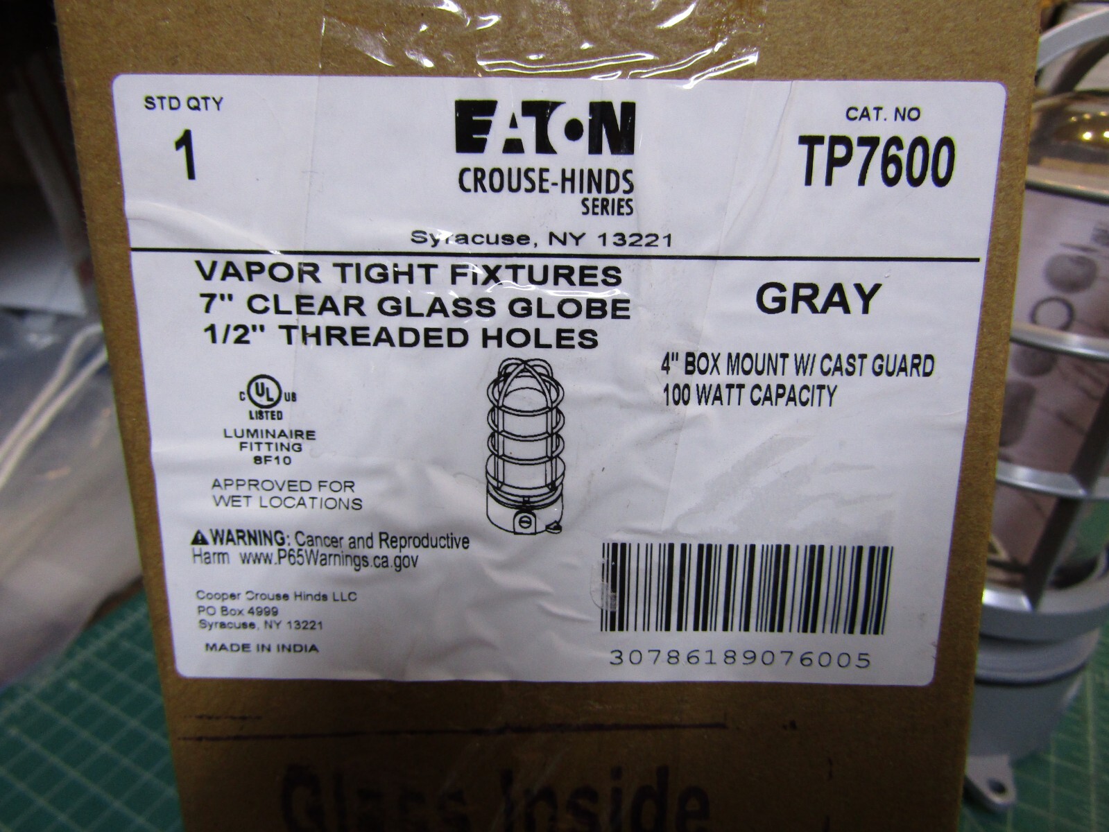 1– EATON TP7600 Light Fixture Corrosion Resistant Gasketed Vaporproof 100 W Gray