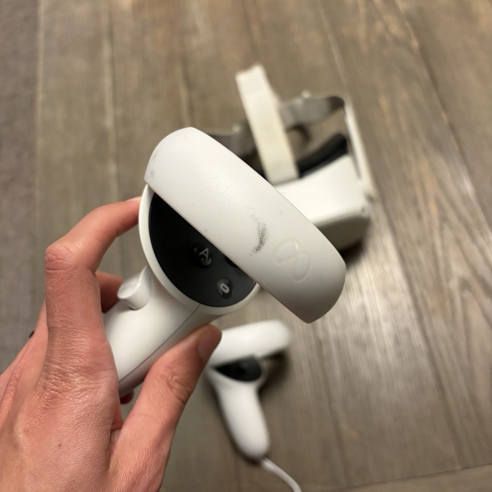 Meta / Oculus Quest 2 256gb with controllers - Fully Functional Needs Face Pad