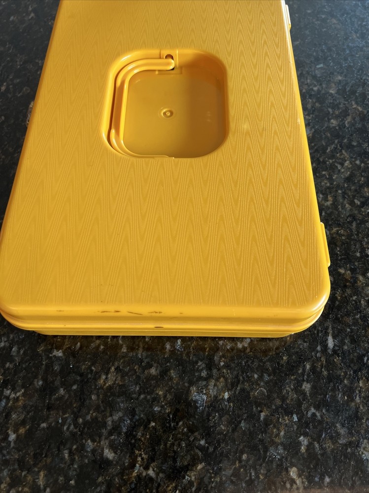 Vintage Wilson WIL-HOLD Mustard Plastic Storage SEWING THREAD BOX W/Thread