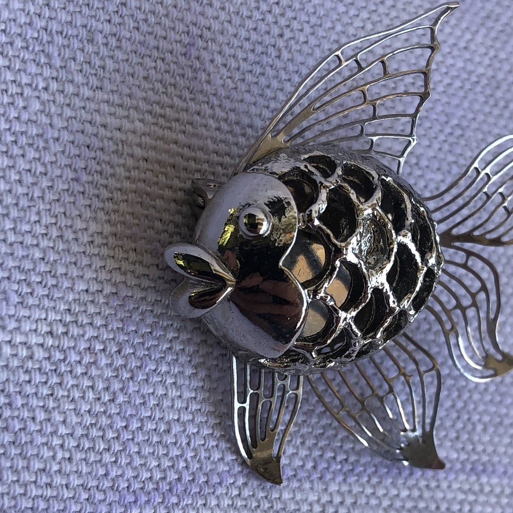 Silver Tone Filigree Angelfish Brooch (A41)