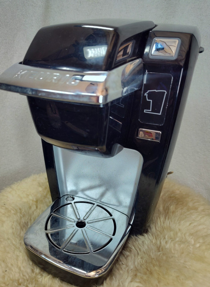 KEURIG COFFEE MAKER SINGLE SERVE COFFEE MAKER K10 MINI PLUS BLACK - GOOD COND