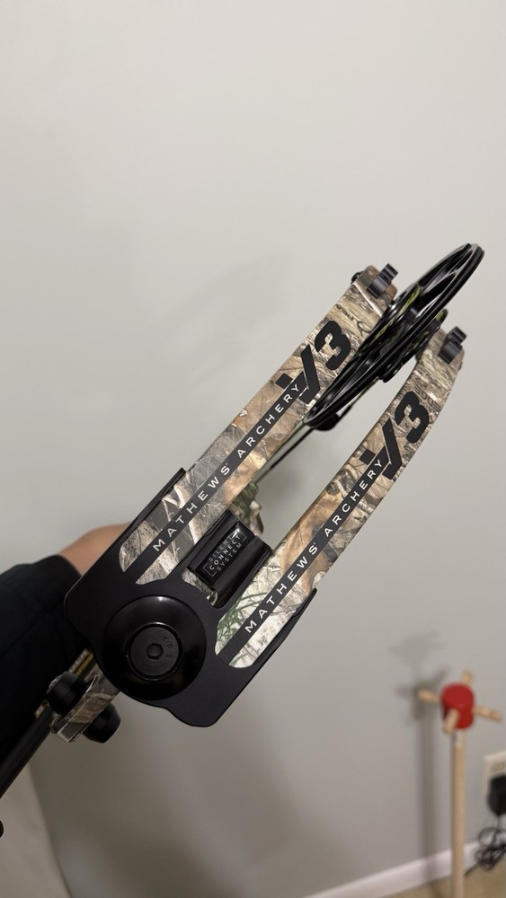 Mathews V3 27 RH Compound Bow Package