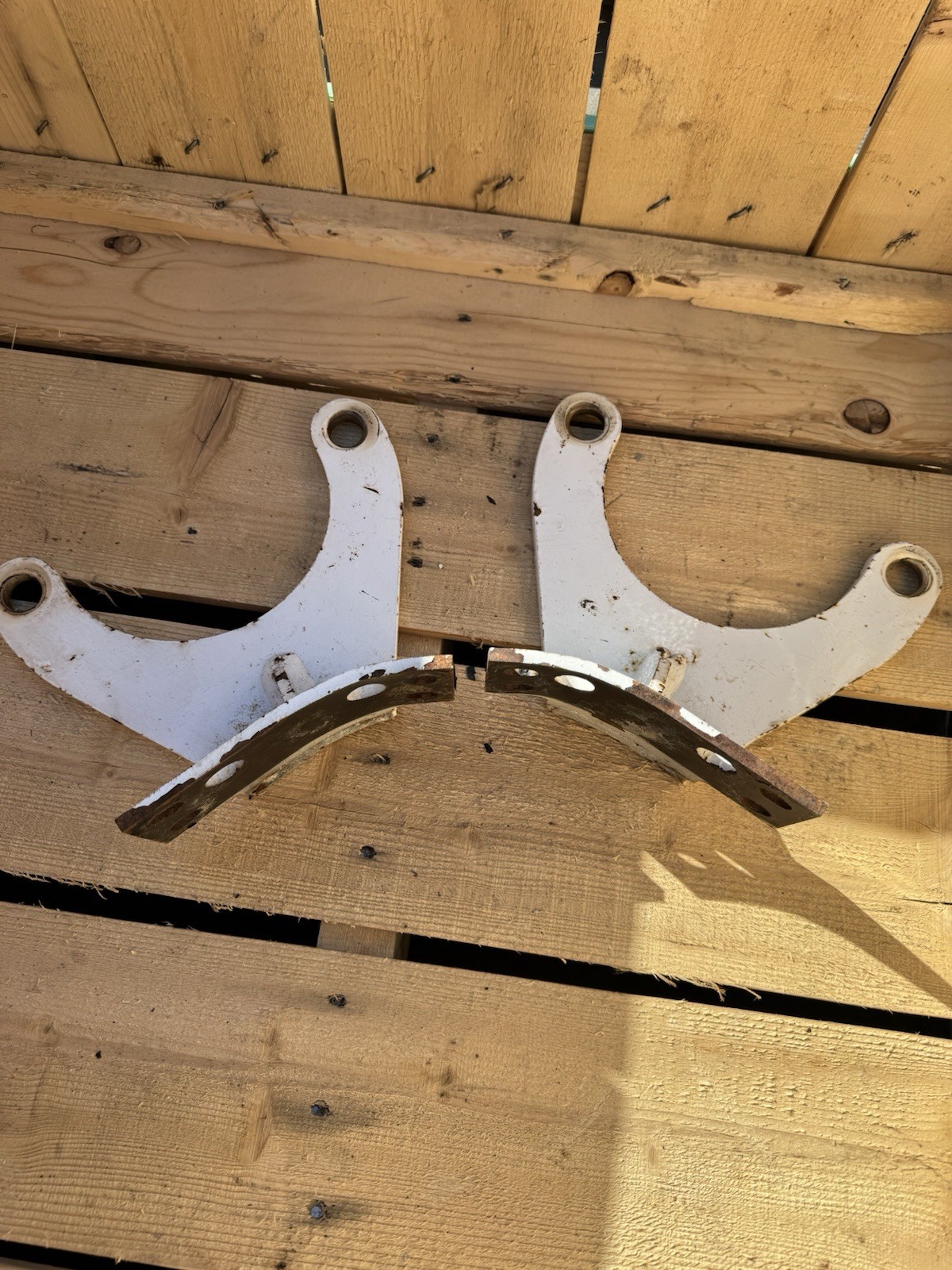 PETERBILT BRACKET-MUFFLER HI MOUNT 14-14768 Right & Left White Both Pair