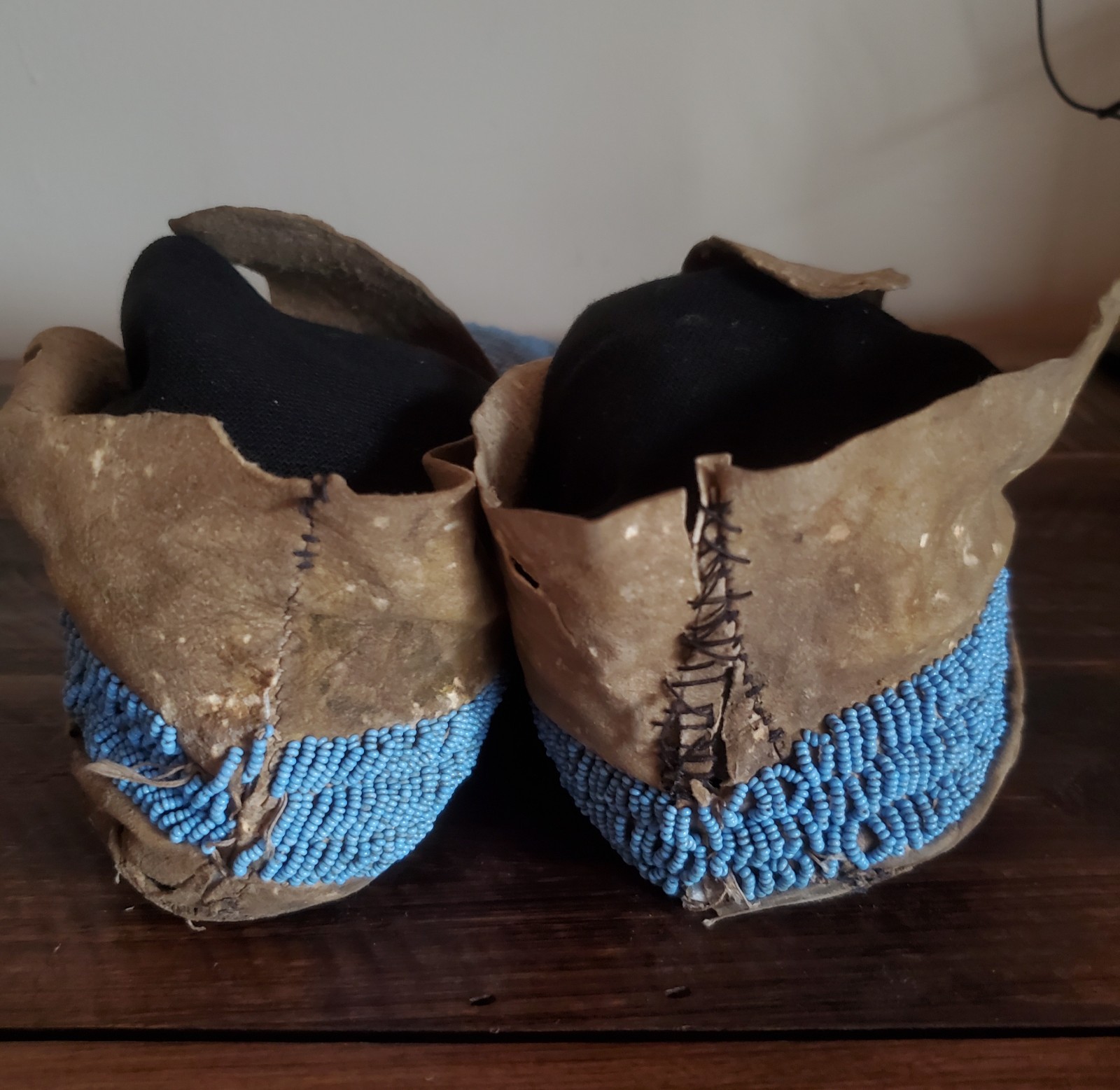 Antique OLD Native American Indian plains beaded early 1860s moccasins 19th c.