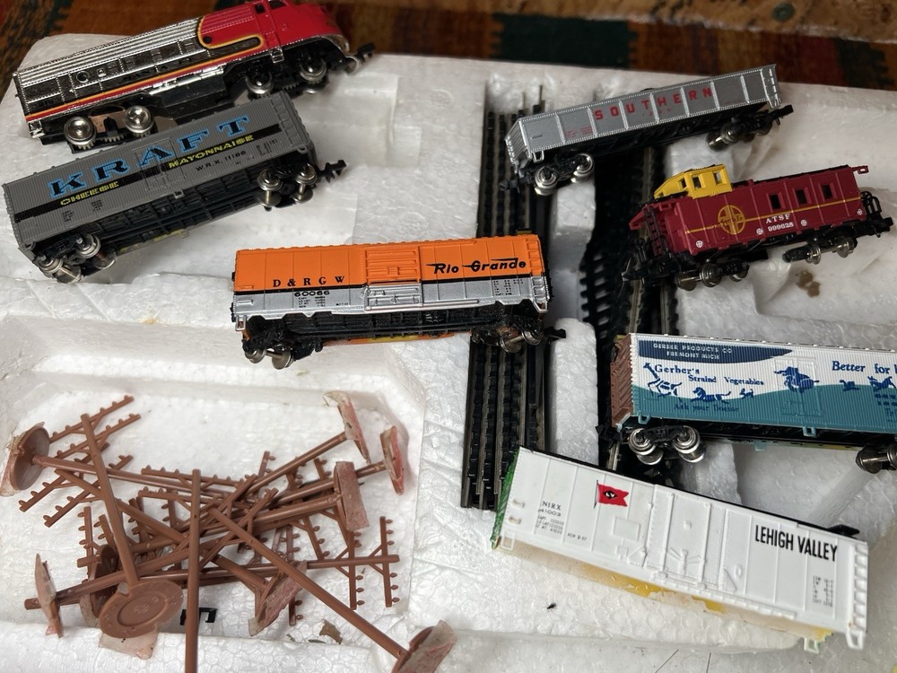 Bachmann Silver Chief N Scale Electric Train Set UNTESTED