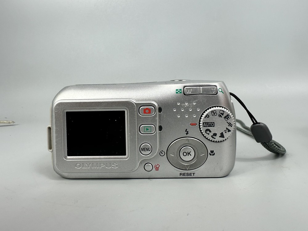Olympus Camedia C-170 4.0 MP Compact Digital Camera Silver, Tested - Dead Pixels