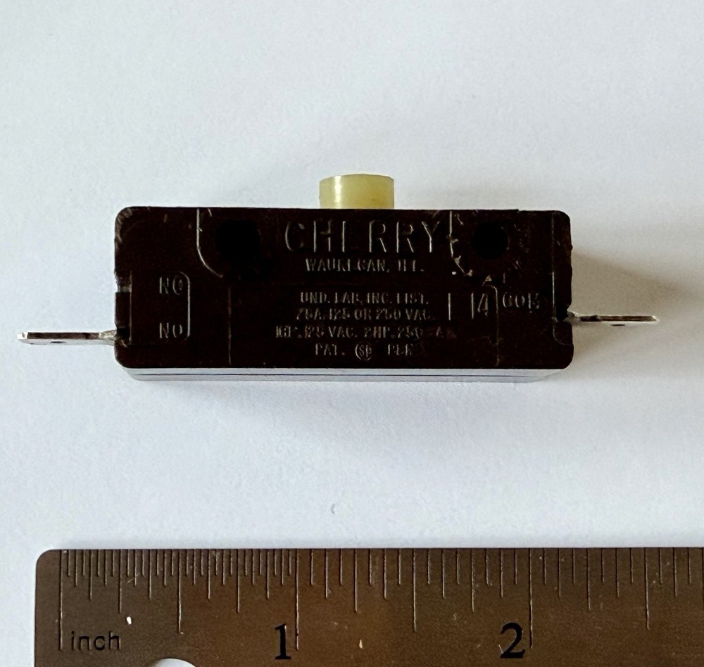 CHERRY E14 25A NORMALLY OPEN SNAP ACTION PUSHBUTTON SWITCH 125/250 VAC