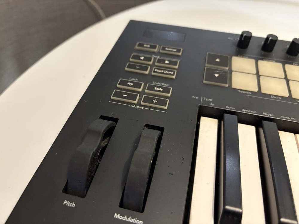 Keyboard Novation Launchkey 49 with Pad Triggers