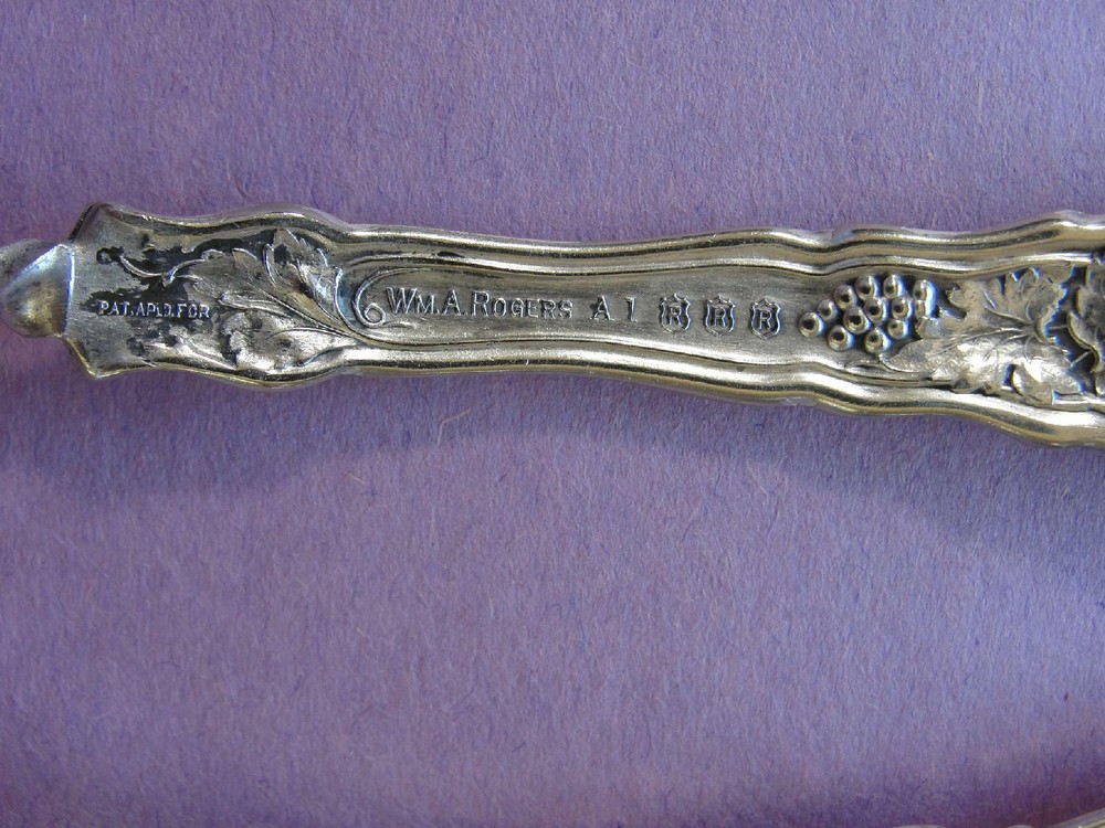 2 Victorian Silver Plate Master Butter Knives La Concorde & Arbutus Silverplate
