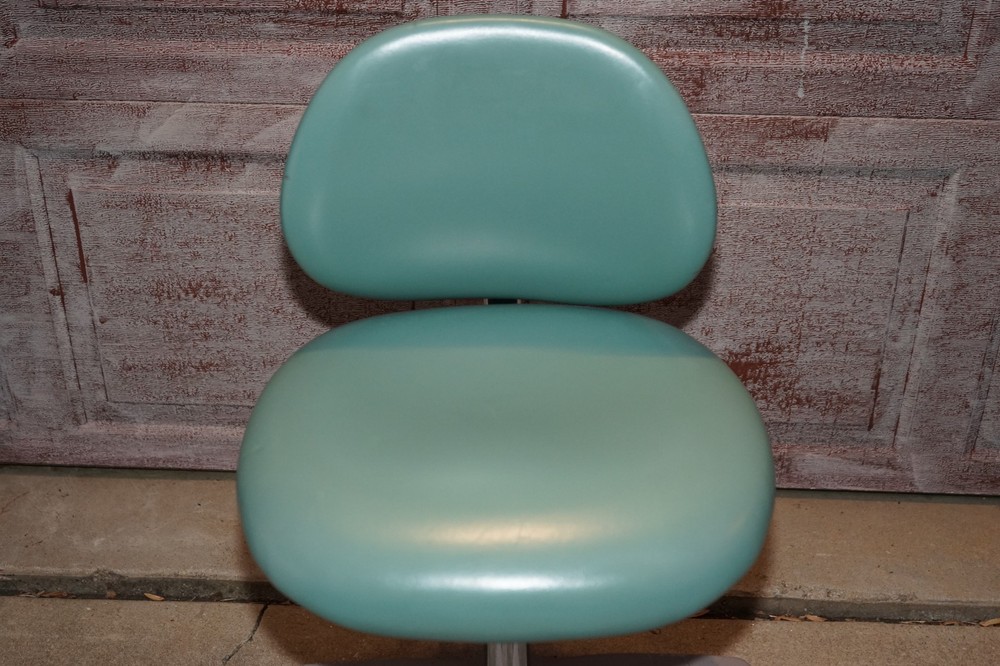 ^ ADEC 1601 Doctor Stool #X5883