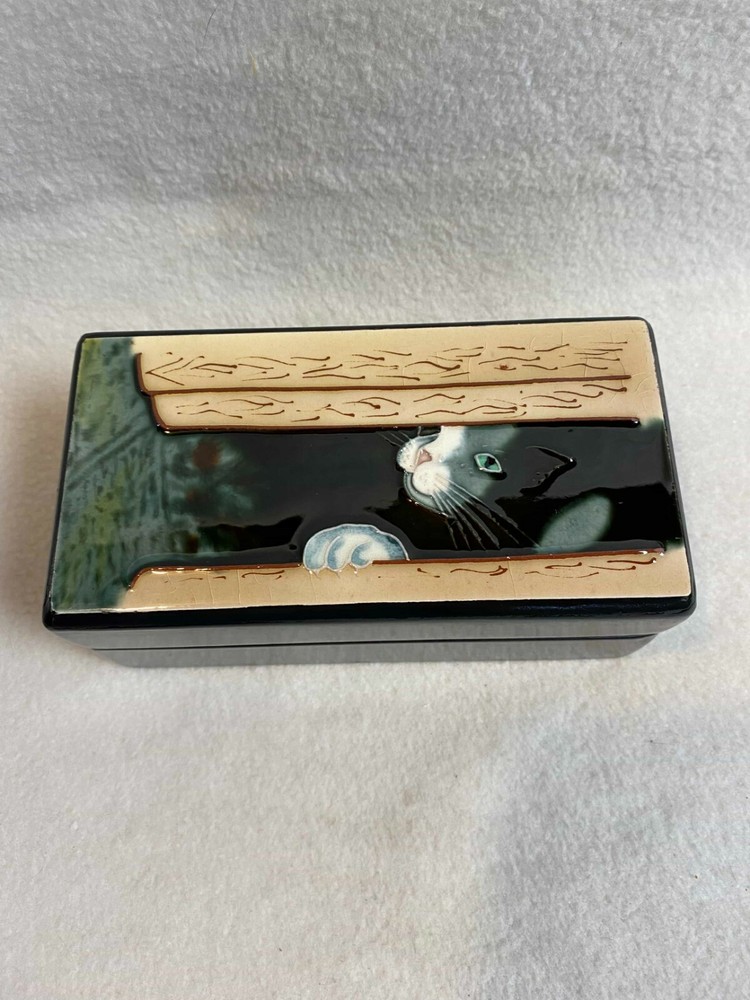 Black Lacquer Cat Rectangle Shaped Trinket Box