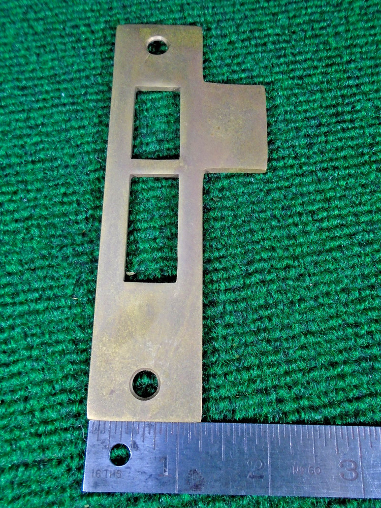 BRASS 5 1/2" ENTRY LOCK STRIKEPLATE - REVERSIBLE (33128)