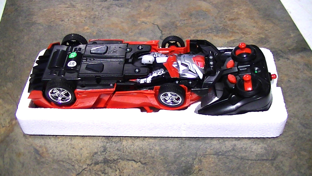 Desuccus RED Remote Control Car, Transform Robot RC  , 2.4Ghz 1:18