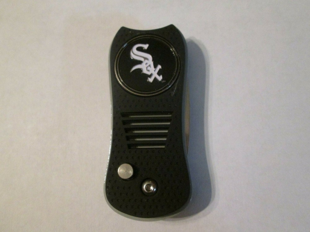 Chicago White Sox 2 Sided Golf Ball Marker with Switchfix Switchblade Divot Tool