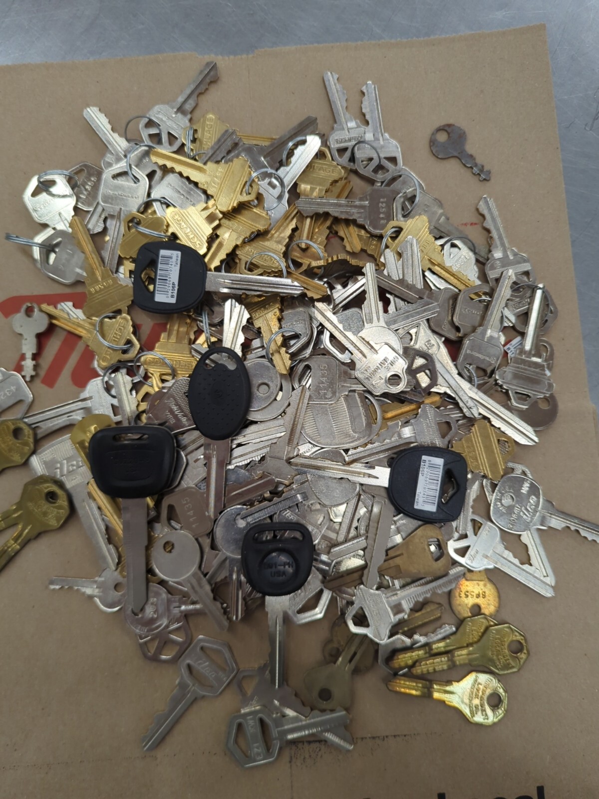 ONE POUND LOT OF USED CAR / HOUSE KEYS - SOME UNCUT / CUT - RANDOM SELECTION