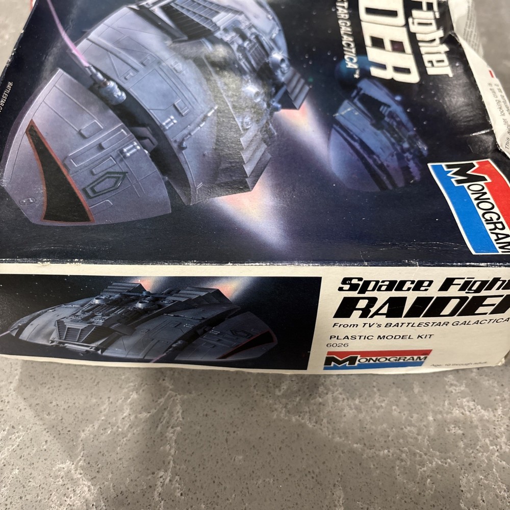 1978 Monogram Battlestar Galactica Cylon Raider Spaceship Plastic Model Kit