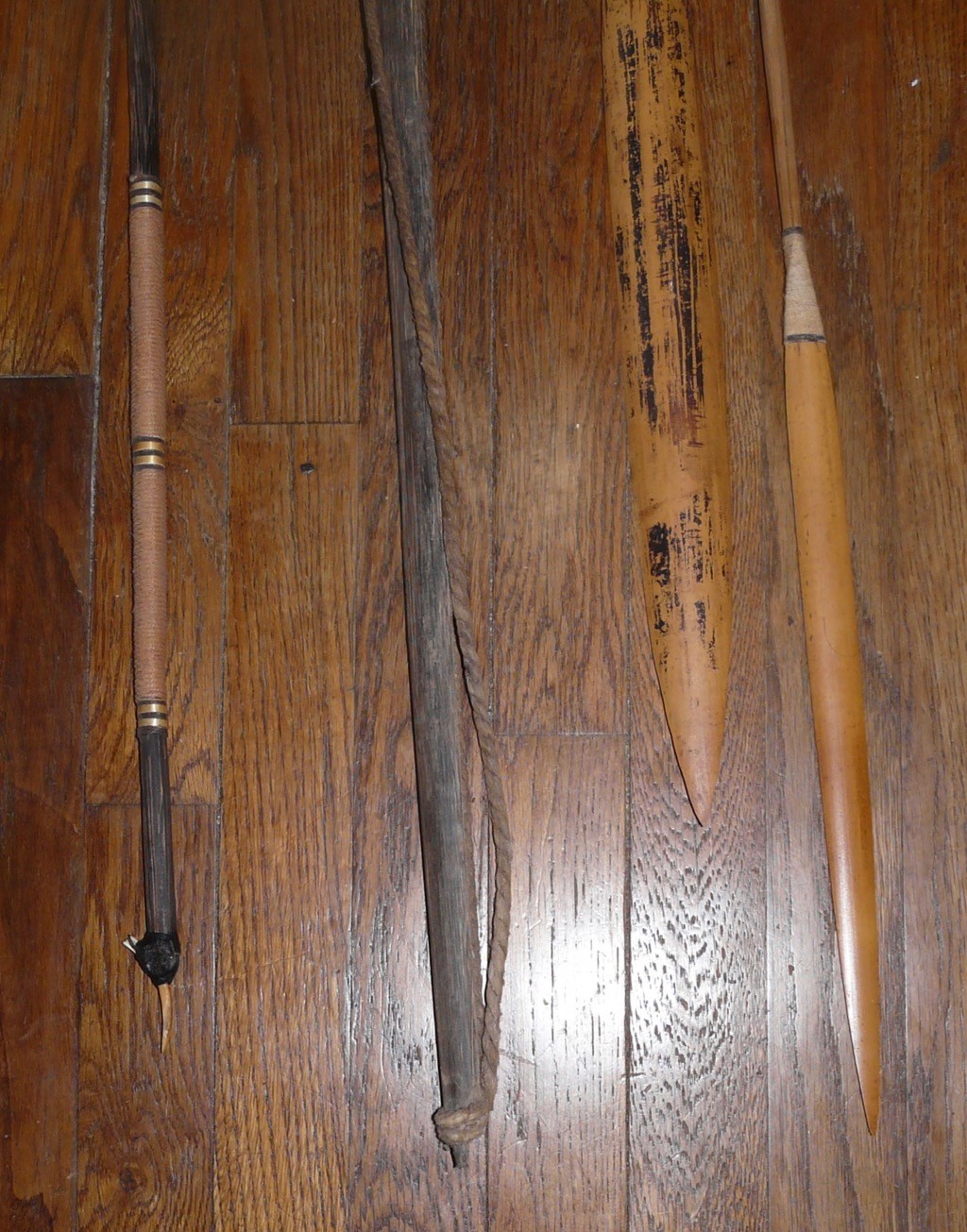 MATSES PERU AMAZON INDIAN BOW, TWO ARROWS, ARROW POINT SHARPENER