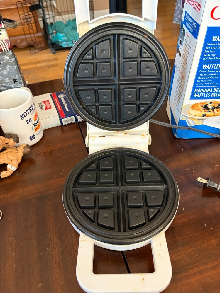 Sunbeam Belgian Waffle Maker 3857-2 NOT TESTED
