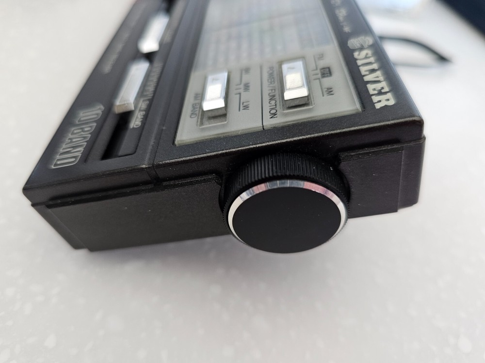 Radio Silver XF2400