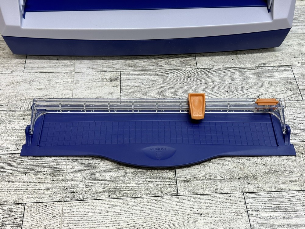 Xyron XRN900 9-Inch Creative Station Multi-Function Laminating/Crafting System