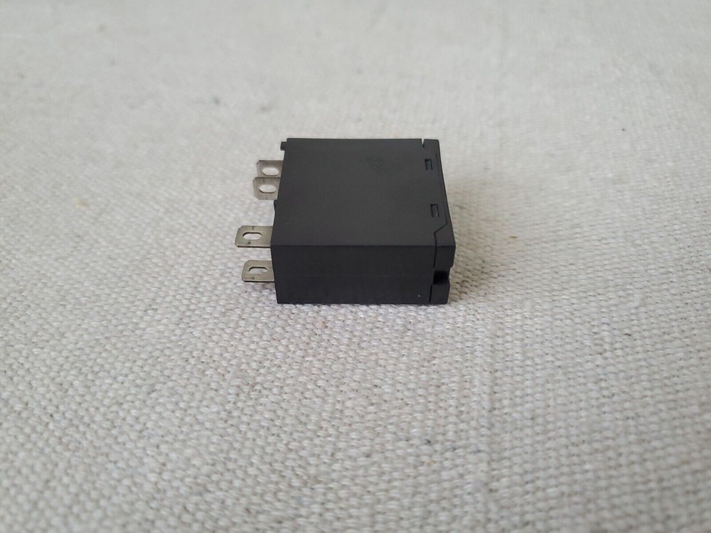 OMRON G3RD-X02SN SOLID STATE RELAY 2AMP 50VDC 24VDC 4 BLADE