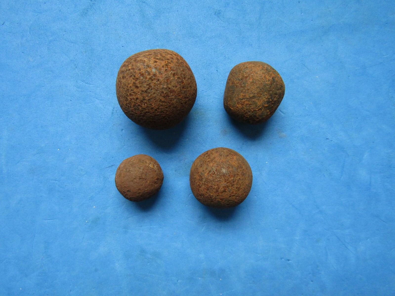 RARE/SCARCE LOT(4)Civil war era iron grapeshot, canister shot