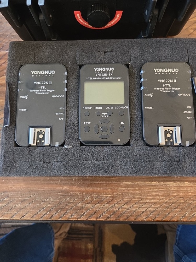 4YONGNUO DIGITAL WIRELESS FLASH TRIGGER TRANSIEVER 1 WIRELESS FLASH CONTROLLER