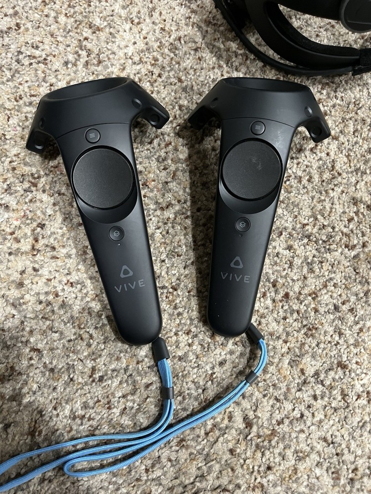 HTC Vive VR Headset + 2 Controllers + Hyperkin Hard Case - Good Condition!