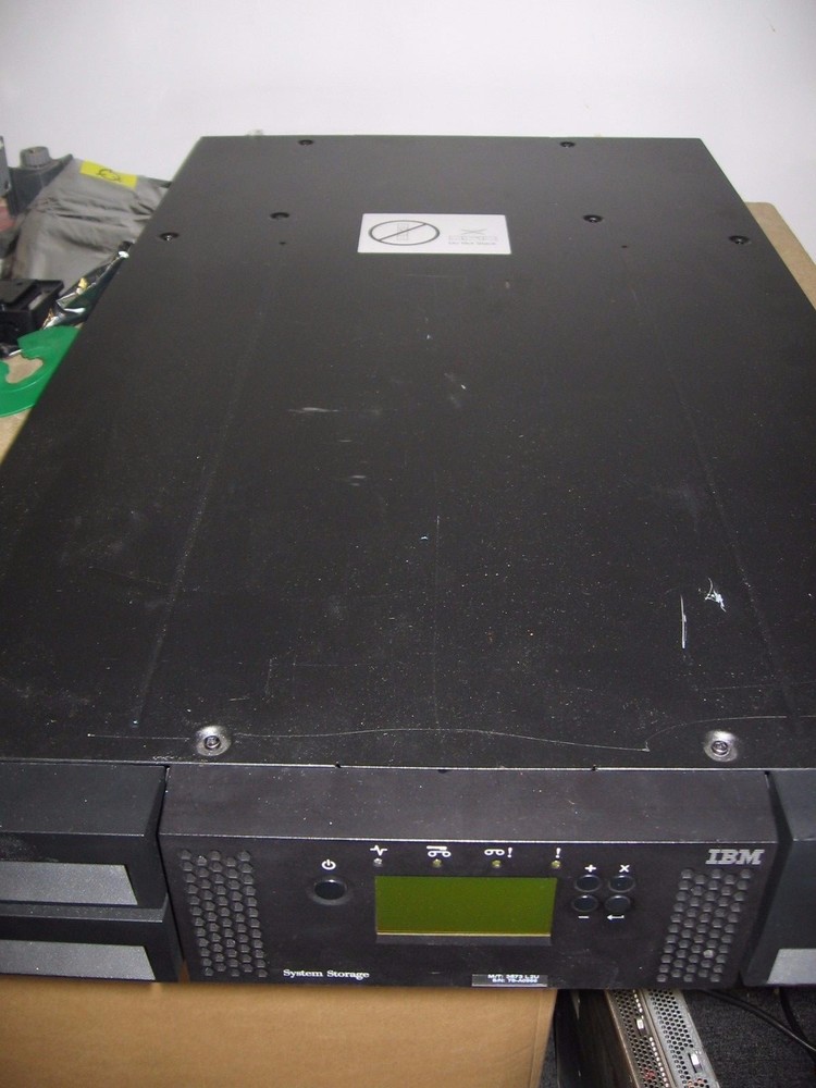 IBM 3573-L2U  TS3100 Tape Library