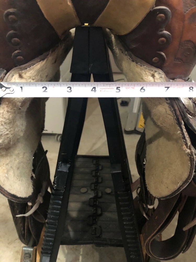 Used buckstitch trail saddle