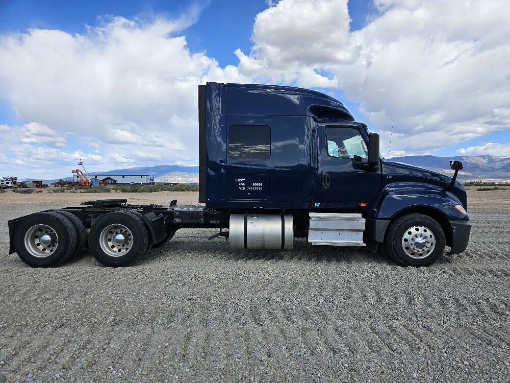 2018 International LT # 4401