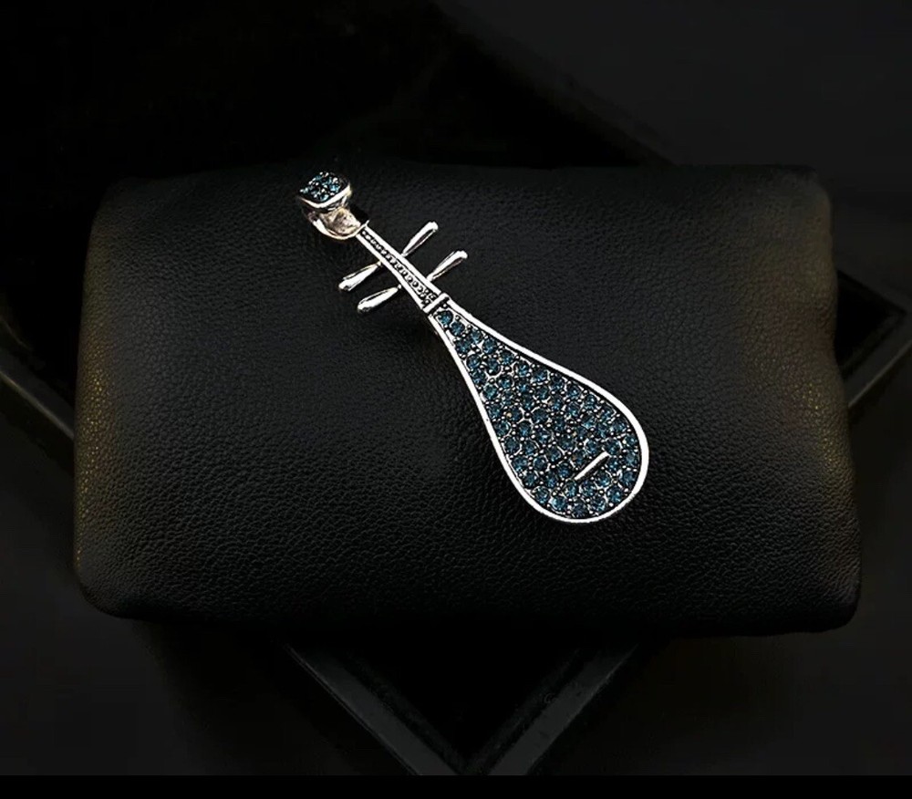 Pipa Brooch