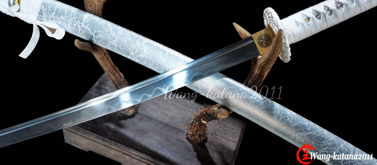 Elegant Silver Dragon Katana Clay Tempered T10 Japanese Samurai Functional Sword