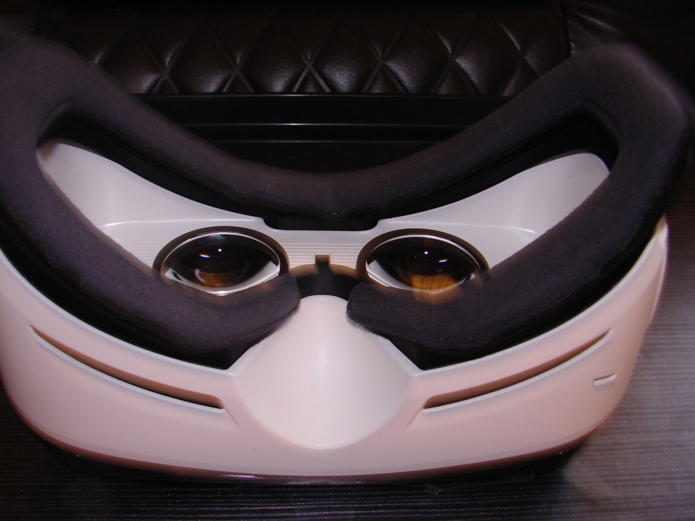 Samsung Gear VR Headset Powered by Oculus, White - Open Box, Unused