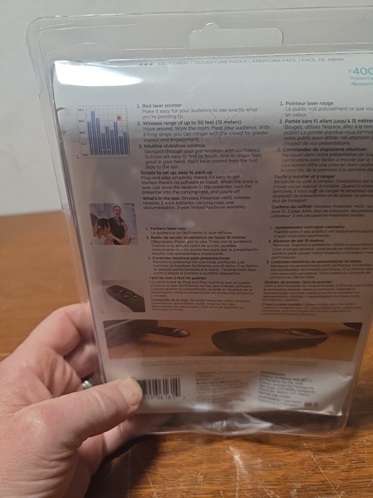 NEW SEALED Logitech R400 Presenter Remote Control & Laser Pointer 910-001354