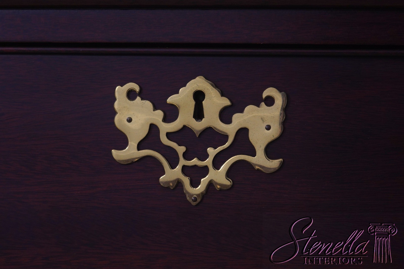 70119: KINDEL National Trust Mahogany Chest On Chest